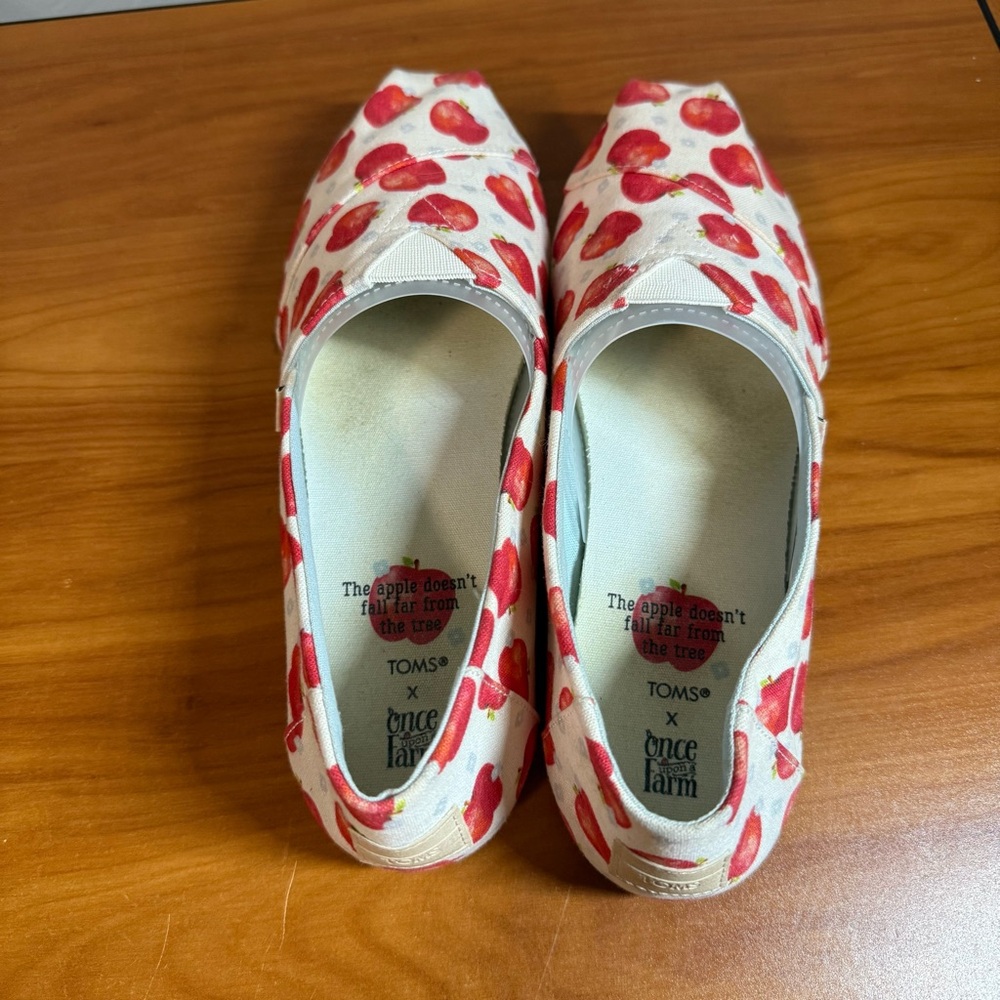 Toms x Once Upon A Farm‎ Limited Edition Alpargata Slip On Shoe Apple Print W9 - Picture 5 of 8